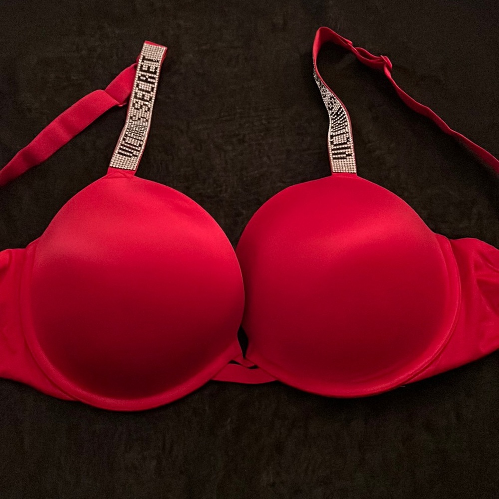 VS Victoria’s Secret, very sexy push-up bra in smooth, bling strap lipstick red